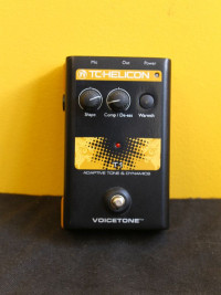 TC Helicon VoiceTone T1 Vocal Processor